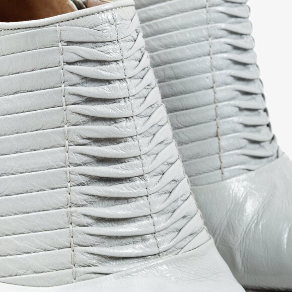 Salvatore Ferragamo Ribbed Leather Pumps - Picture 4 of 11